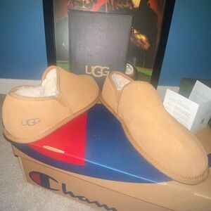 UGG M Scuff Romeo ll - Never worn great condition!